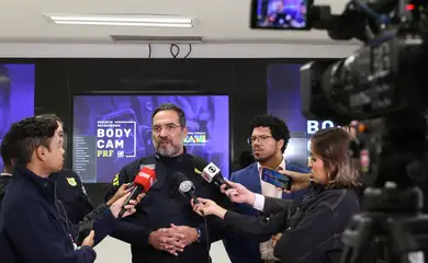 Brasília - 25/05/2023 - PRF - A Polícia Rodoviária Federal (PRF) apresenta o Projeto Estratégico Bodycams, que trata do conjunto de estudos do órgão, sob orientação do Ministério da Justiça e Segurança Pública (MJSP), para implementar o uso de câmeras corporais nos uniformes dos policiais. Na foto o diretor geral da PRF, Antônio Fernando Souza Oliveira. Foto: Antônio Cruz/ Agência Brasil