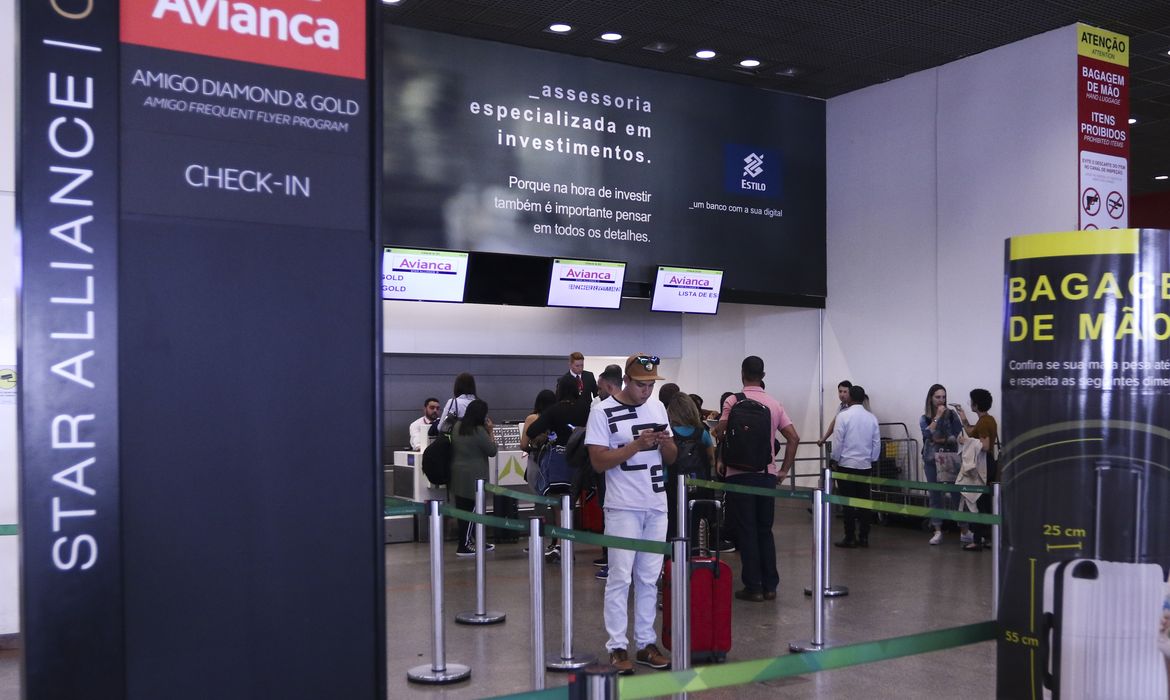 A Agência Nacional de Aviação Civil (Anac) suspendeu cautelarmente todas as operações da Avianca Brasil. Com a medida, estão suspensos todos os voos até que a empresa comprove capacidade operacional para manter as operações com segurança. 