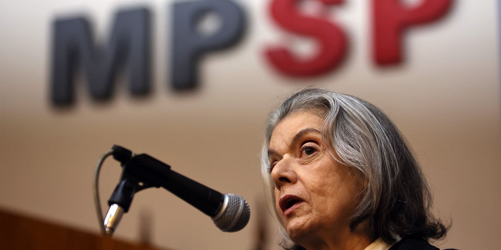 Brasil vive guerra contra as mulheres, diz ministra sobre violência