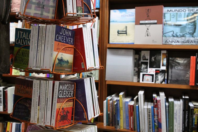 Estante de livros da livraria Martins Fontes, na Vila Buarque. - Rovena Rosa/Agência Brasil