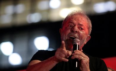 O ex-presidente Lula discursa em São Paulo após o resultado do julgamento em segunda instância. Foto Reuters/Leonardo Benassatto (Direitos Reservados).