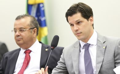 Brasília - O relator Rogério Marinho e o presidente da Comissão Especial que discute a reforma Trabalhista, deputado  Daniel Vilela, durante audiência pública (Marcelo Camargo/Agência Brasil)