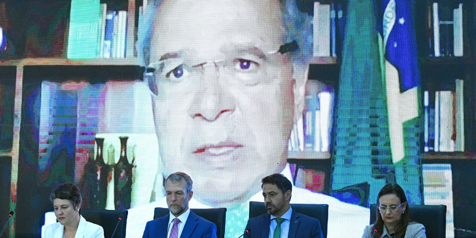 Ministro diz que Brasil pode se beneficiar da crise internacional