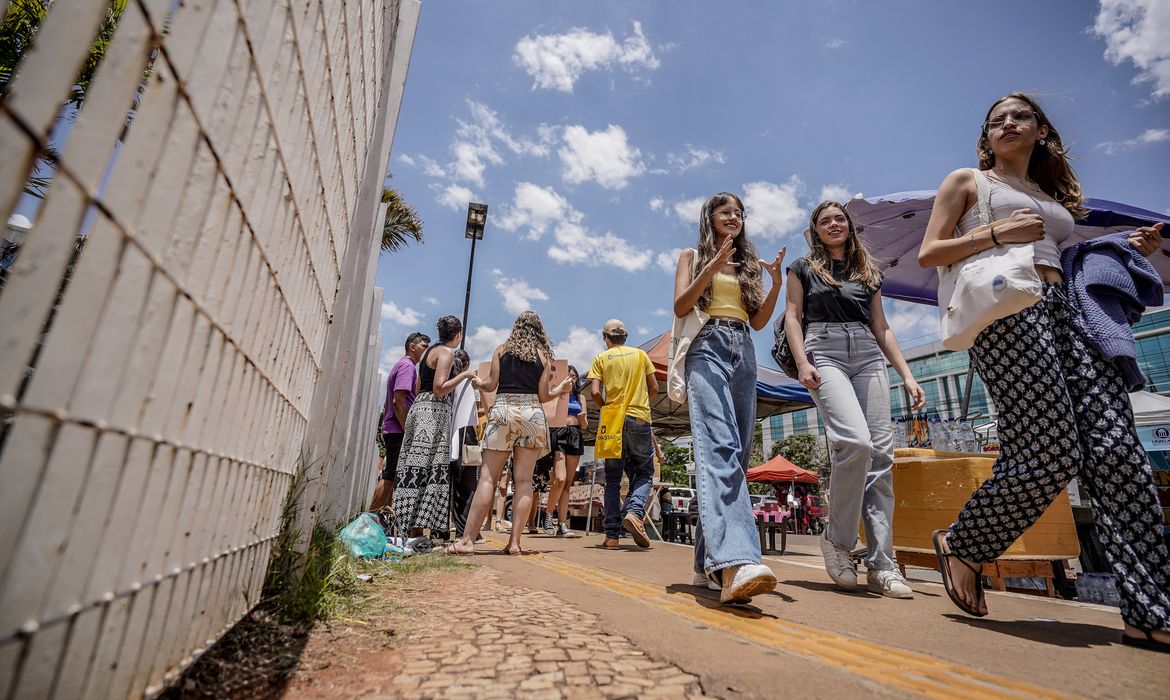 Ubes solicita passe-livre para estudantes no Enem 2024