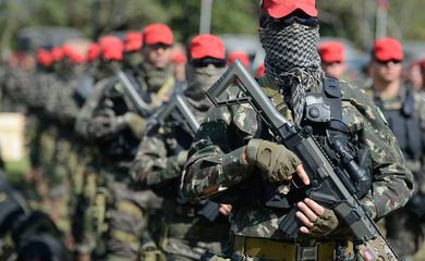 Rio de Janeiro - Brigada de Infantaria Paraquedista faz treinamento para os Jogos Rio 2016, na Vila Militar, em Deodoro, zona oeste da capital (Tomaz Silva/Agência Brasil)