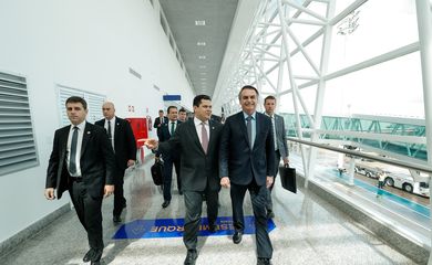 O presidente Jair Bolsonaro, acompanhado do presidente do Senado, Davi Alcolumbre, inaugura o novo terminal de passageiros do Aeroporto Internacional de Macapá.