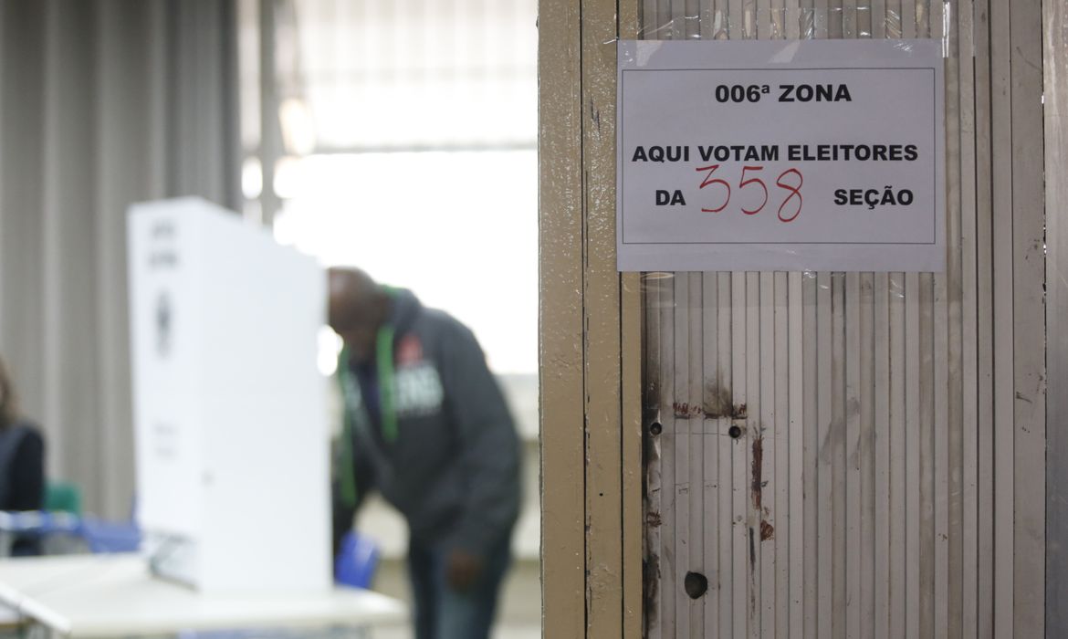 São Paulo (SP), 27/10/2024 - Eleitores comparecem para votação no segundo turno das eleições para prefeito no Escola Estadual Caetano de Campos. Foto: Paulo Pinto/Agência Brasil
