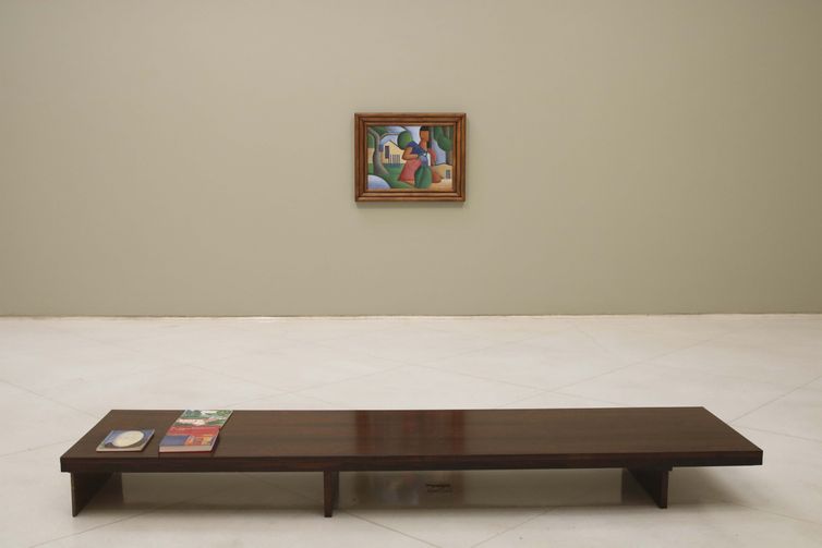 Obra ‘A caipirinha’, de Tarsila do Amaral, é exposta na galeria Bolsa de Arte antes de ser leiloada por decisão judicial.