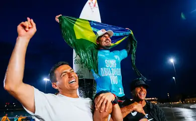 Ítalo Ferreira conquista etapa de Abu Dhabi em pisicina de ondas artificiais e assume liderança da WSL em 16/02/2024