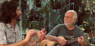 Músico Muca junto com Roberto Menescal