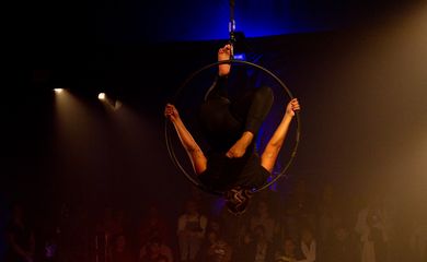 Fábricas de Cultura de SP está com inscrições abertas para cursos em artes circenses e circo - Exposição Folia Julina. Foto Ricardo Pimentell/Divulgação