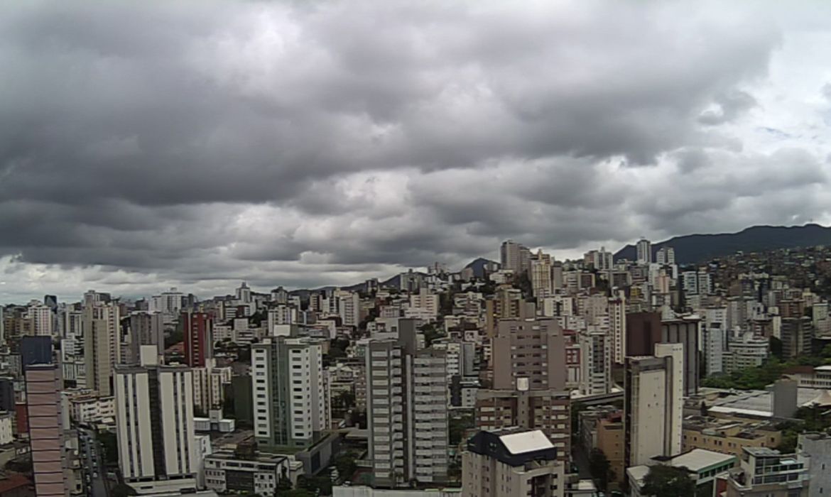 Em algumas regiões de Belo Horizonte, choveu em quatro dias 80% do volume esperado para todo o mês de dezembro 
