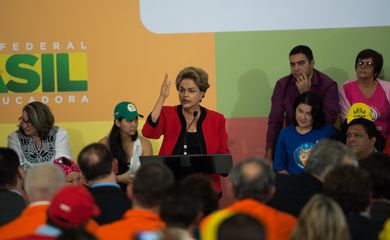 A presidenta Dilma Rousseff participa do evento Diálogo com os Movimentos Sociais, no Palácio do Planalto (Fabio Rodrigues Pozzebom/Agência Brasil)