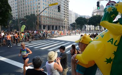Rio de Janeiro - A Maratona Feminina Olímpica, que passa pelas ruas da cidade, e o Boulevard Olímpico lotam a região central da cidade neste domingo.  (Tânia Rêgo/Agência Brasil)