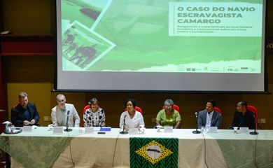 RIO DE JANEIRO (RJ), 07/07/2023 – Participantes da mesa no seminário O caso do navio escravagista Camargo, no Arquivo Nacional. Foto: Tomaz Silva/Agência Brasil