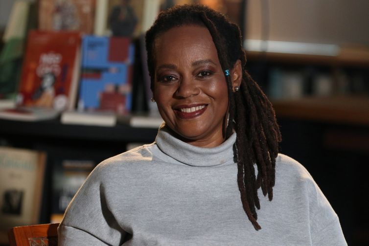 Eliana Alvez Cruz comanda nova temporada do Trilha de Letras, da TV Brasil