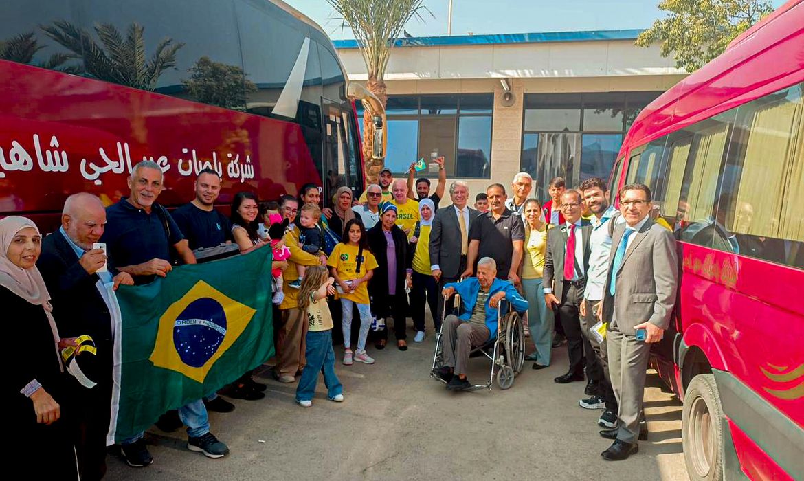 Brasília (DF) 01/11/2023 – Grupo de 33 brasileiros são repatriados da Cisjordânia, na Palestina
Foto: Representação Brasileira em Ramala/Divulgação
