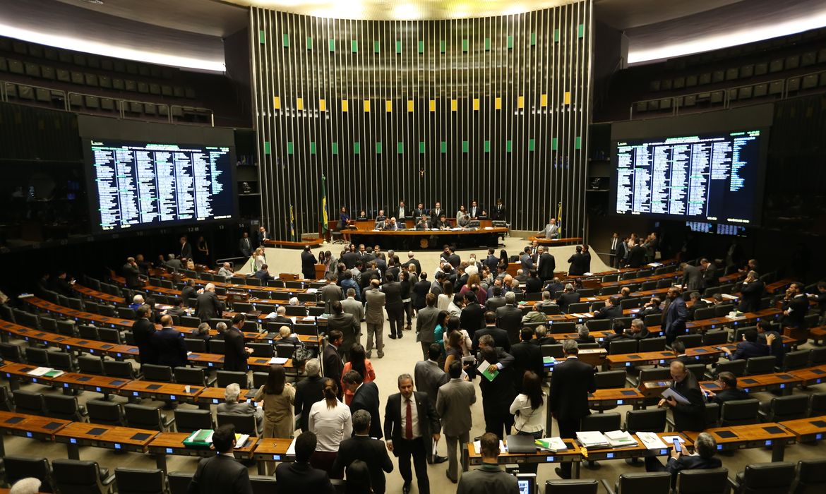 Plenário da Câmara dos Deputados se prepara para o início da votação que elegerá o novo presidente da Casa (Fabio Rodrigues Pozzebom/Agência Brasil)