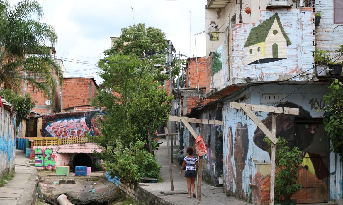 Obras da Favela Galeria, uma galeria a céu aberto em São Mateus, zona leste da capital.