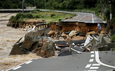 Tempestades no Japão deixam 38 mortos