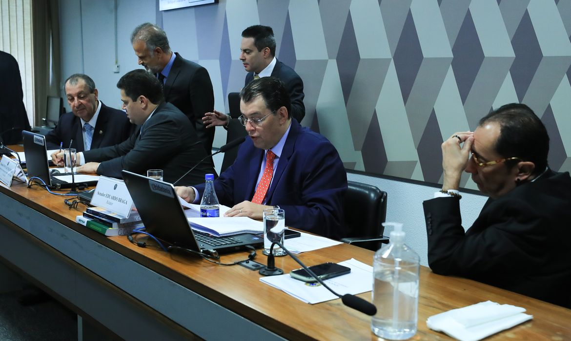 Brasília (DF) 07/11/2023 Senador Eduardo Braga durante leitura do seu relatório da PEC sobre a reforma tributária na CCJ do senado. Foto Lula Marques/ Agência Brasil