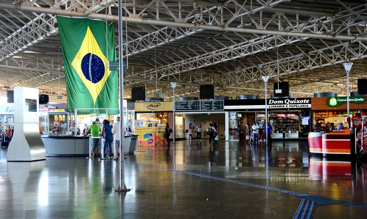 Brasília - Movimento no terminal rodoviário de Brasília terá reforço de funcionários das áreas de operação, limpeza, manutenção e segurança (Elza Fiuza/Agência Brasil)