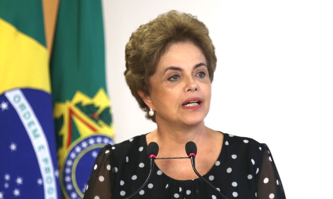 Brasília - Presidenta Dilma participa da assinatura de renovação de contrato de arrendamento entre a Secretaria Especial de Portos e o Terminal de Contêineres de Paranaguá  (Fabio Rodrigues Pozzebom/Agência Brasil)