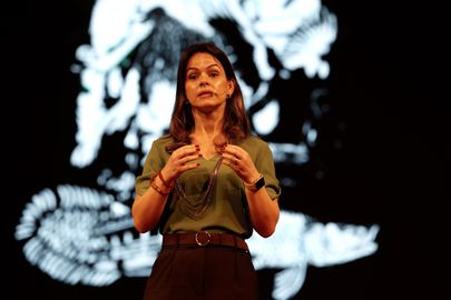 Belém (PA), 07/06/2025 - Mariana Plum, especialista em Defesa e Clima, e pensadora da segurança nacional, se apresenta no TEDx Amazônia, no Theatro da Paz, centro da cidade. Foto: Tânia Rêgo/Agência Brasil