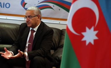 O embaixador do Azerbaijão no Brasil, Elkhan Polukhov, durante evento em comemoração ao 100º aniversário da República Democrática do Azerbaijão.