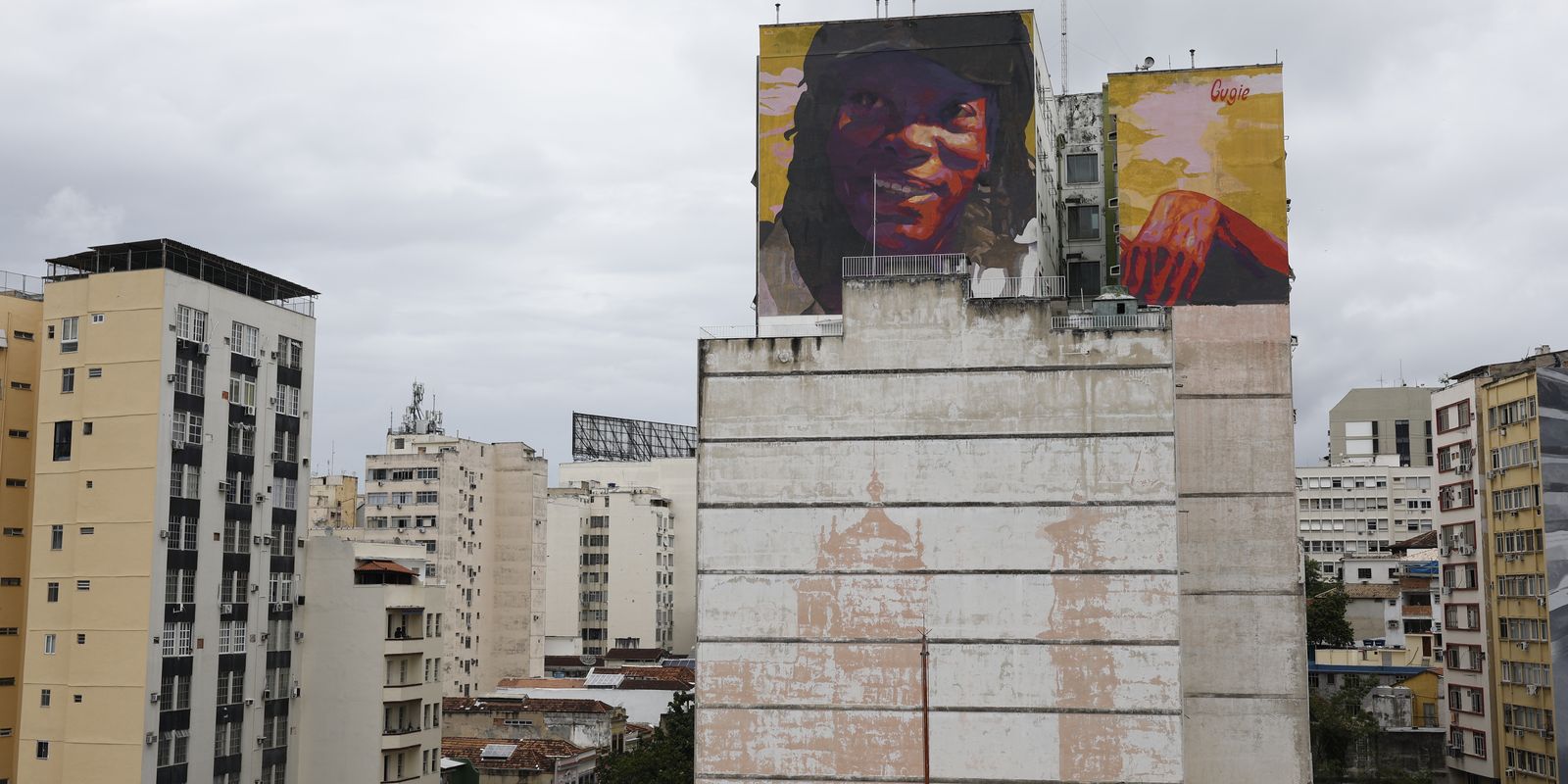 Mural de 300 m² homenageia Milton Nascimento no centro do Rio de Janeiro, fortalecendo memória musical brasileira