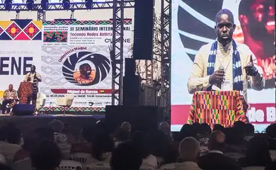 Sociólogo africano diz que Brasil é atacado por causa de terras raras
Miguel de Barros, da Guiné-Bissau, discursou em congresso na capital . Foto: Luiz Cláudio/ Agência Brasil