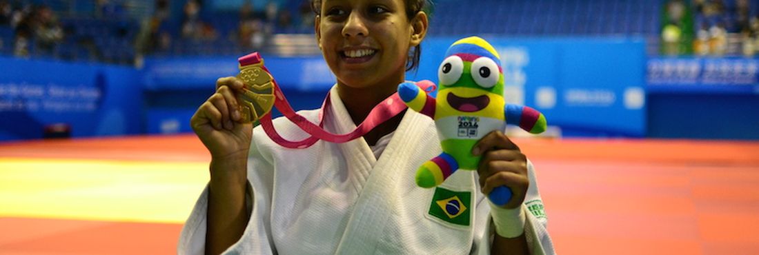 Judoca brasileira ganha ouro nos Jogos Olímpicos da Juventude