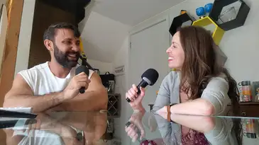 Apresentadora Isabela Azevedo com o administrador público Renato Lacerda