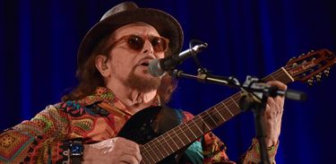 Geraldo Azevedo apresenta o show "Solo Contigo" no Espaço Cultural BNDES