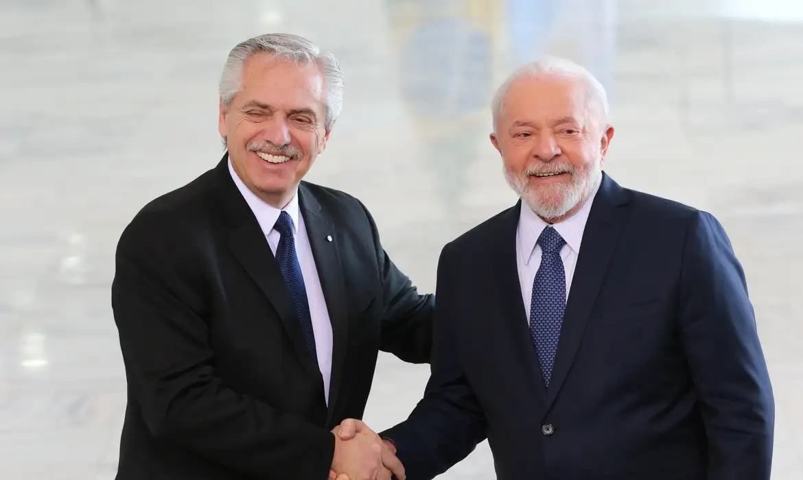 Brasília (DF) 26/06/2023 - O presidente Luiz Inácio Lula da Silva (d) recebe seu homólogo da Argentina, Alberto Fernández (e), no Palácio do Brasil.
Foto: Fábio Rodrigues-Pozzebom/ Agência Brasil
