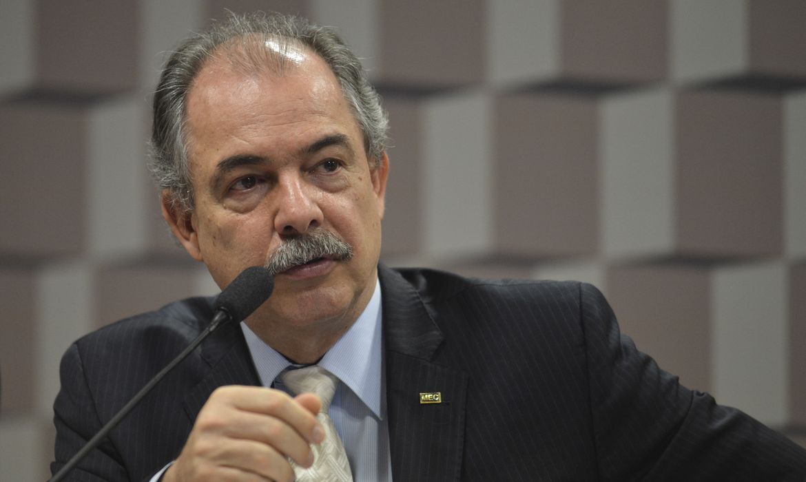 Brasília - O ministro da Educação, Aloizio Mercadante fala na Comissão de Educação do Senado (José Cruz/Agência Brasil)