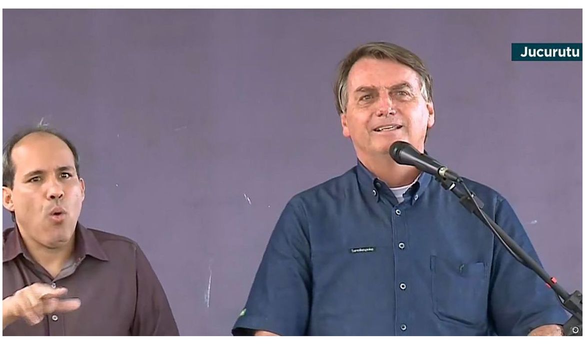 O presidente Jair Bolsonaro fez hoje (24) uma visita à Barragem de Oiticica