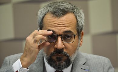 O ministro da Educação, Abraham Weintraub, durante audiência pública na Comissão de Educação, Cultura e Esporte do Senado