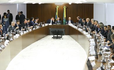 Brasília - O presidente interino Michel Temer se reúne com líderes da Câmara e do Senado, no Palácio do Planalto (Marcelo Camargo/Agência Brasil)