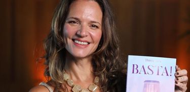 Thirza Reis, psicóloga autora do livro Basta!