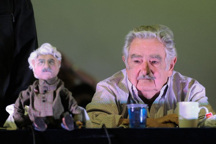 Fernando Frazão/Agência Brasil O ex-presidente e senador do Uruguai José Mujica durante encontro com estudantes na concha acústica da Universidade do Estado do Rio de Janeiro (Uerj), no campus do Maracanã (Fernando Frazão/Agência Brasil)