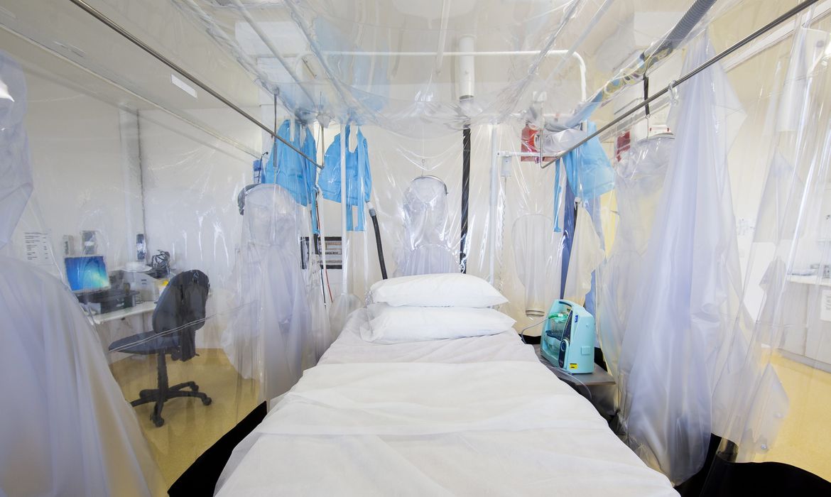 Unidade de isolamento do Royal Free Hospital, onde está internada a enfermeira britânica contaminada pelo ebola (Agência Lusa/Direitos Reservados) 