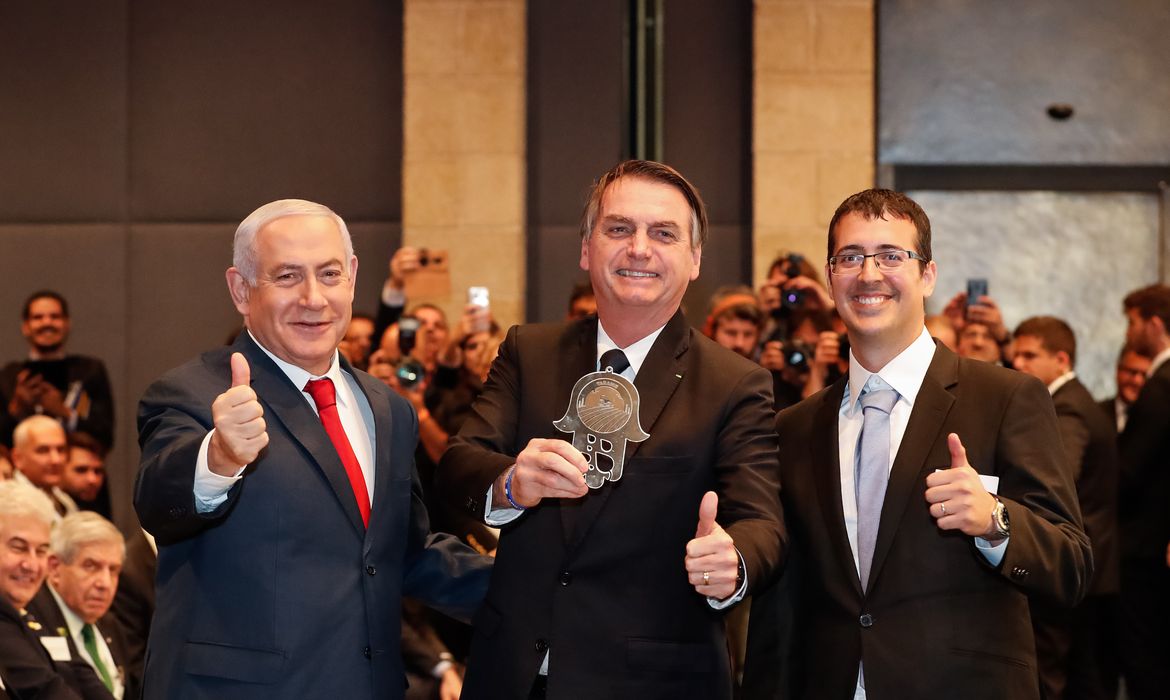 O presidente da República, Jair Bolsonaro, acompanhado do primeiro-ministro de Israel, Benjamin Netanyahu, participa da cerimônia de abertura do encontro empresarial Brasil-Israel, em Jerusalém.
