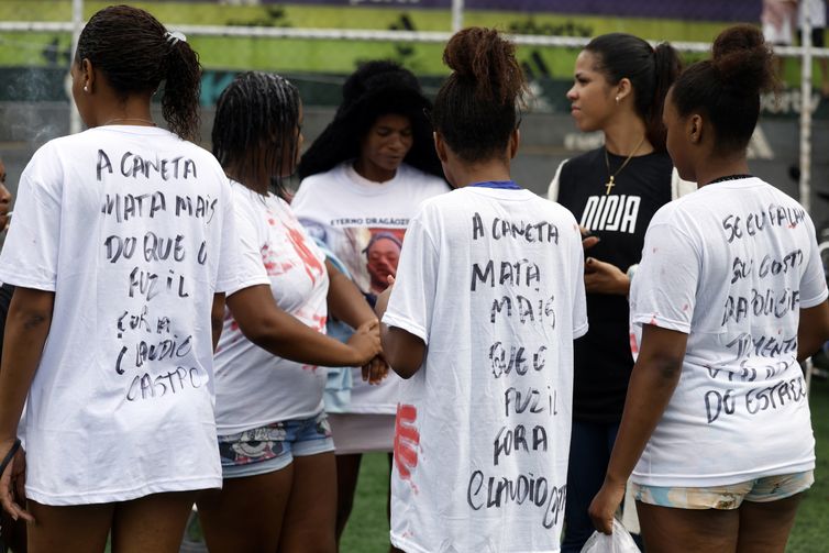 Rio de Janeiro (RJ), 31/10/2025 - Moradores, familiares e representantes da sociedade civil se reúnem na comunidade da Vila Cruzeiro para manifestação de repúdio à Operação Contenção que deixou 121 mortos. Foto: Tânia Rêgo/Agência Brasil