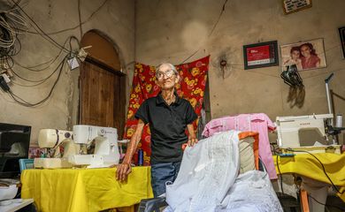 Soure (PA), 09/010/2025 -  A bordadeira Maria da Cruz mostra o pequeno ateliê onde produz peças reconhecidas nacionalmente. Foto: Marcelo Camargo/Agência Brasil