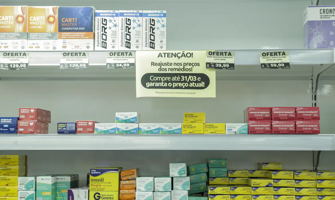 Brasília (DF), 31/03/2025 - Resolução da Câmara de Regulação do Mercado de Medicamentos (CMED), publicada nesta segunda-feira (31) no Diário Oficial da União, estabelece o novo teto para reajuste de preços de remédios vendidos em farmácias e drogarias de todo o país.
Foto: Joédson Alves/Agência Brasil