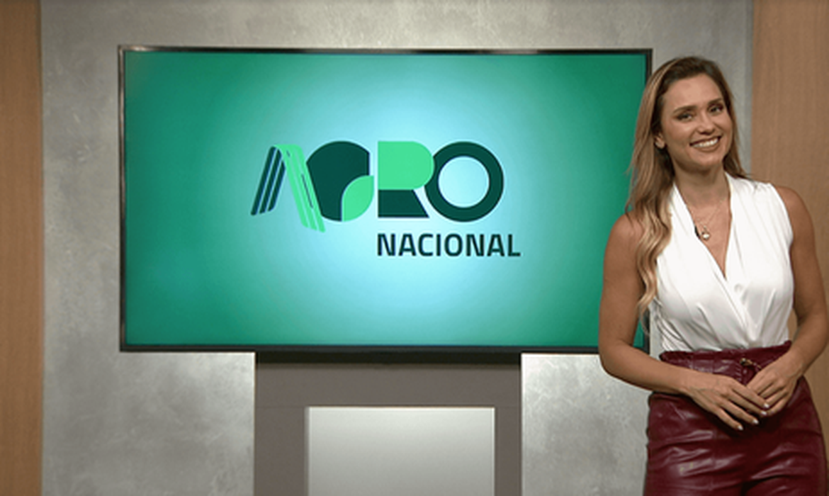 O Agro Nacional é um programa da TV Brasil produzido em parceria com o Canal Rural e apresentada por Jaqueline Silva.
