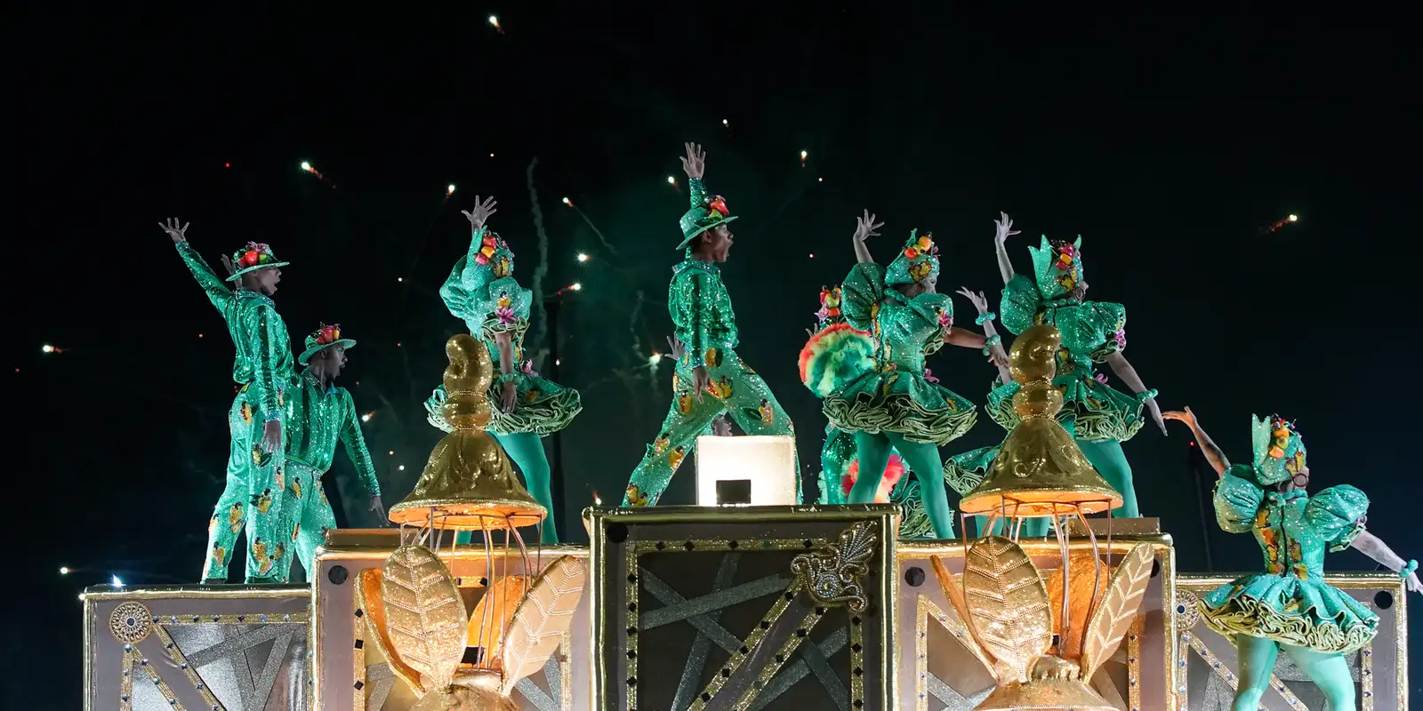 Escolas de samba animam Rio no Dia Nacional do Samba | Radioagência ...