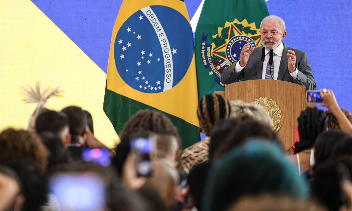 Brasília (DF), 17/11/2025 - O presidente Luiz Inácio Lula da Silva participa de cerimônia de envio do texto do novo Plano Nacional de Cultura (PNC) ao Congresso Nacional. Foto: Marcelo Camargo/Agência Brasil