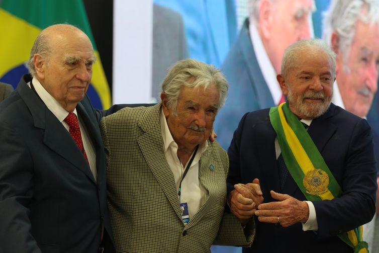 O presidente Luiz Inácio Lula da Silva recebe os cumprimentos dos chefes de Estado no Palácio do Planalto